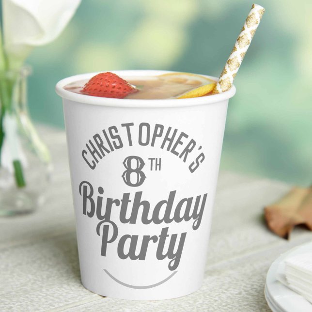 Gobelets en papier pour la célébration d'un 8ème a (Créateur téléchargé)
