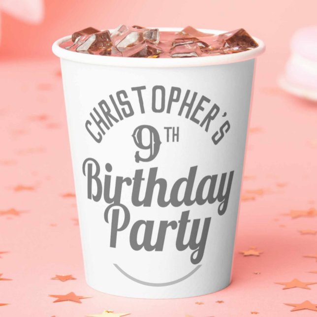 Gobelets en papier pour la célébration d'un 9e ann (Créateur téléchargé)