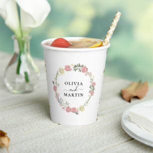 Gobelets en papier pour mariage avec écriture cour