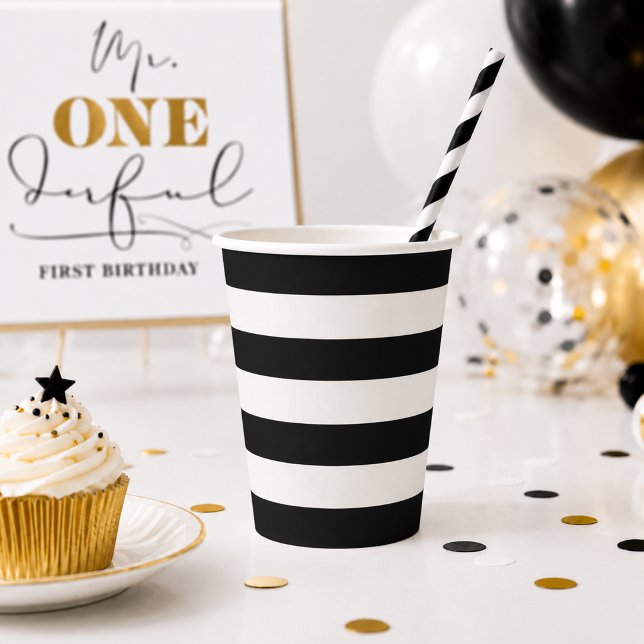 Gobelets en papier rayés noir et blanc (Black and White Striped Paper Cups)