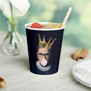 Gobelets En Papier Ruth Ginsburg couronne d'or soufflant du chewing-g