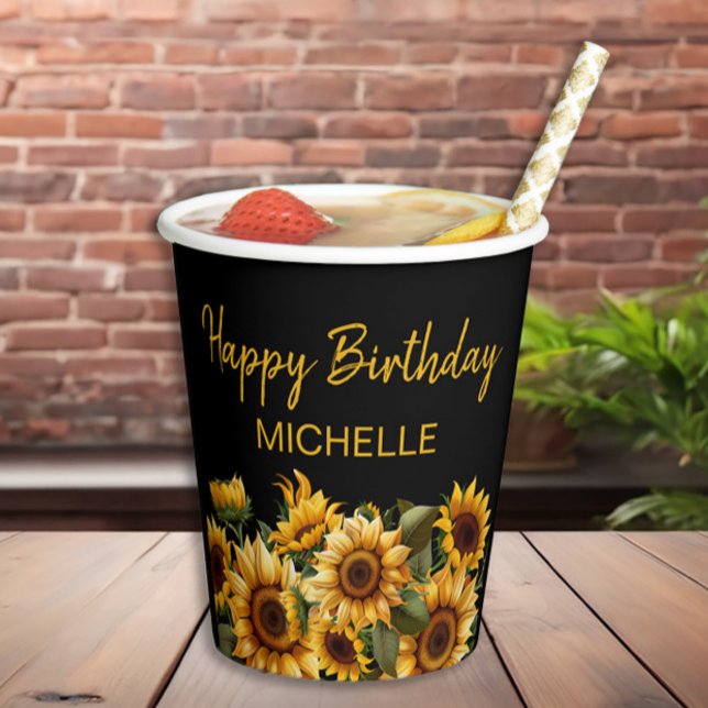 Gobelets En Papier Sunflower Elégant Noir Joyeux Anniversaire Nom (Sunflowers on black birthday party paper cup customizable with your own text.)