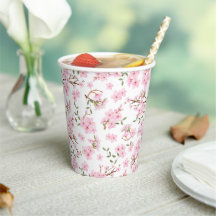 Tasses de papier en fleurs de cerisier