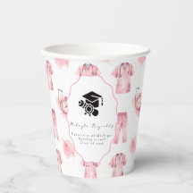 Tasses en papier rose pour la remise des diplômes