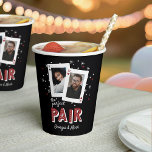Gobelets En Papier Thème de casino pour couple photo parfaite<br><div class="desc">Parfait pour les amateurs de poker ou les fêtes d'engagement sur le thème du casino, les dîners de répétition, les douches de couple ou les mariages, nos gobelets en papier personnalisés sur le thème du casino présentent une paire de cartes à jouer avec les photos et les initiales du couple,...</div>