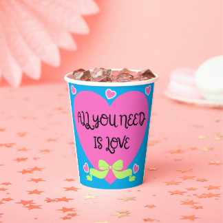 Gobelets En Papier Tout ce dont vous avez besoin est l'amour – Concep