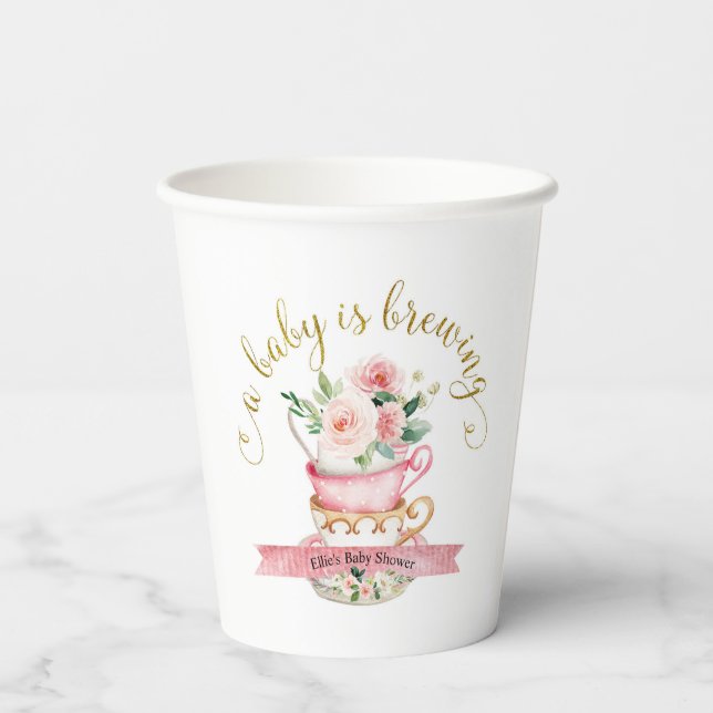 Gobelets En Papier Un bébé brasse des tasses de papier à tartiner (Verso)