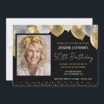 Gold et Black 50th Birthday Photo Invitation<br><div class="desc">Ballons élégants en faux argent et en parties scintillant d'or sur la bordure supérieure. Tout le texte est ajustable et facile à changer pour vos besoins de partie. Grand élégant enregistrer la date anniversaire conception modèle de fête. chaque année,  l'âge peut être changé</div>