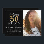 Gold faire 50 look bonne photo invitation annivers<br><div class="desc">Faire 50 belle invitation d'anniversaire photo. Texte de script moderne monochrome et design d'effet or. Partie d'une collection.</div>