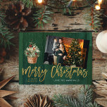 Gold & Green Rustic Joyeux Noël One Photo<br><div class="desc">Envoyez vos souhaits de Noël avec style avec votre Carte de Noël en or et en bois vert Joyeux Noël Une photo.</div>