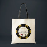 Gold Las Vegas Casino Poker Chip Sac fourre-tout d<br><div class="desc">Ce sac fourre-tout de puces de poker en or et blanc ferait un cadeau parfait pour vos invités d'anniversaire à passer la nuit de jeu ou un week-end à Las Vegas. Personnalisez le design avec votre nom et votre date de naissance # en noir au centre, et votre texte en...</div>