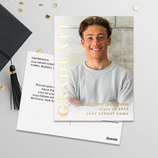 Gold Modern Graduate Photo Invitation Modèle (Gold foil graduation invitation announcement photo postcard. )