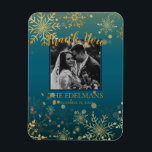 Gold Snowflakes Winter Wedding Merci Magnet<br><div class="desc">Pour le couple de mariage d'hiver moderne et élégant. Dites merci avec un bel aimant qui peut être apprécié pendant des années ! Avec un or élégant et moderne et un design turquoise, ce merci est sûr d'émerveiller n'importe quel destinataire. Un mélange parfait de flamme de mariage d'hiver avec un...</div>