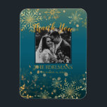 Gold Snowflakes Winter Wedding Merci Magnet<br><div class="desc">Pour le couple de mariage d'hiver moderne et élégant. Dites merci avec un bel aimant qui peut être apprécié pendant des années ! Avec un or élégant et moderne et un design turquoise, ce merci est sûr d'émerveiller n'importe quel destinataire. Un mélange parfait de flamme de mariage d'hiver avec un...</div>
