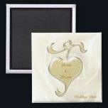 Golden Heart Wedding Favor Magnet<br><div class="desc">Coeur d'or précieux sur rose blanche floue l'arrière - plan décore cette belle faveur de mariage. Vous pouvez personnaliser l'ajout de noms et de date.</div>