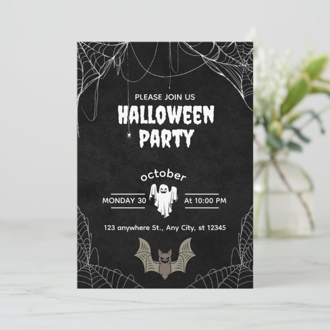 Gothic Halloween Party Invitation with Spiders (Debout devant)