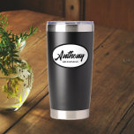 Gourde Isotherme Noir Stylisé Mariage Nom du fabricant<br><div class="desc">Offrez à votre marionnettiste ce bijou tendance et personnalisé, acier inoxydable, tondeuse thermique, personnalisé avec son propre nom en noir, script stylisé à l'intérieur d'un design blanc, ovale sur un arrière - plan noir. Personnalisez votre tondeuse en modifiant et en remplaçant le nom par le nom de votre marionnettiste. Sélectionnez...</div>