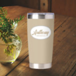 Gourde Isotherme Nom du jeune Mariage stylisé kaki<br><div class="desc">Offrez à votre marionnettiste mariage ce tournevis en acier inoxydable,  tendance et personnalisé avec son nom en écriture stylisée dans un design ovale blanc. Arrière - plan et script est une couleur kaki. Personnalisez votre tondeuse thermique en éditant et en remplaçant le nom du toiletteur par le nom désiré.</div>