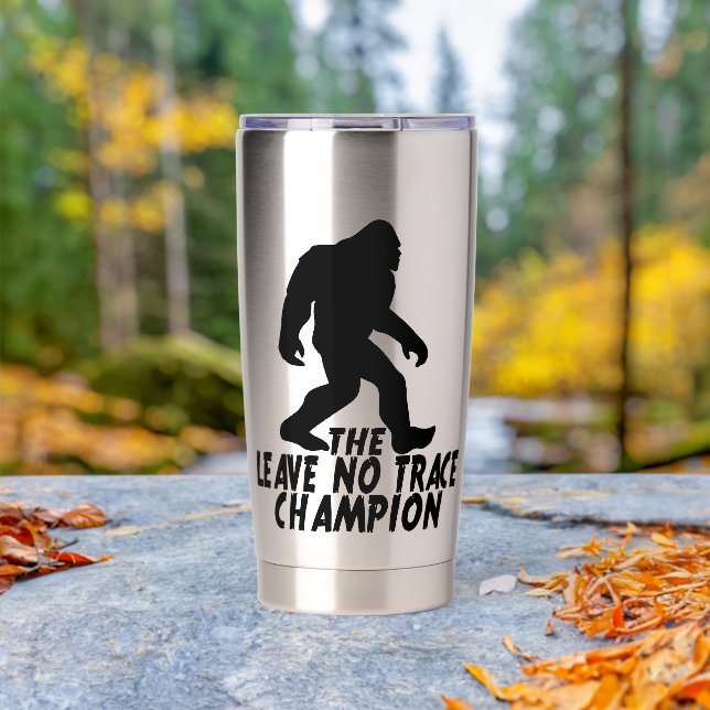 Gourde Isotherme The Leave No Trace Champion Funny Bigfoot (En extérieur (pivoté))