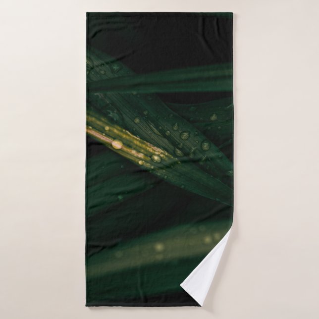 GOUTTES D'EAU SUR LA FEUILLE VERTE (Serviette de bain)