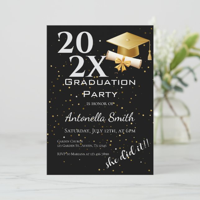 Graduation Invitation (Debout devant)