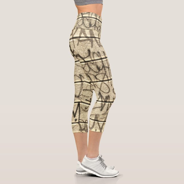 Graffiti urbain Sepia Style Capri Leggings (Droite)