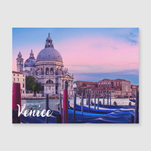 Grand Canal avec gondoles et église à Venise