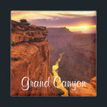 Grand Canyon National Park Arizona Sunset Magnet<br><div class="desc">Les mots ne peuvent qu'espérer décrire la vision du Grand Canyon. Ceux qui le voient pour la première fois se retrouvent souvent à court de mots, et d'autres encore disent que le voir pour la première fois est comme une expérience religieuse. Cet aimant de voyage amusant présente un coucher de...</div>