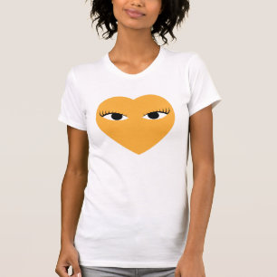Grand Coeur mignon avec les yeux sur T-shirt blanc