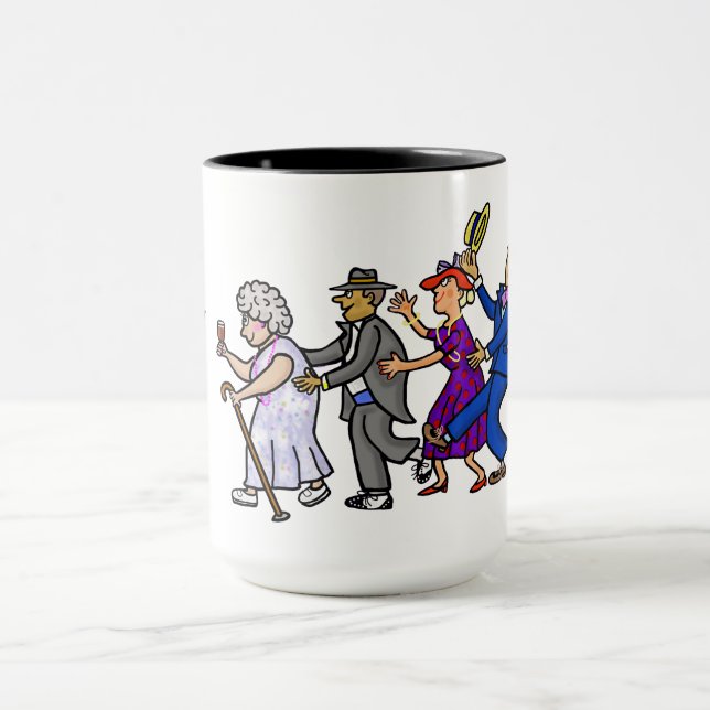Grand-mère avec canne Leading Conga Line Mug (Centre)