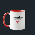 Grand-mère Faire-part de naissance Mug<br><div class="desc">Grand-mère Est. 20XX. Ce design mignon est la façon parfaite d'annoncer votre grossesse à une nouvelle grand-mère, grand-mère, gamma, nana, mamie, etc. Grand cadeau de la Fête des Mères pour n'importe quel grand-parent d'être. Qu'il s'agisse d'un garçon, d'une fille, de jumeaux, de triplets, ou d'un seul paquet de joie. Idéal...</div>