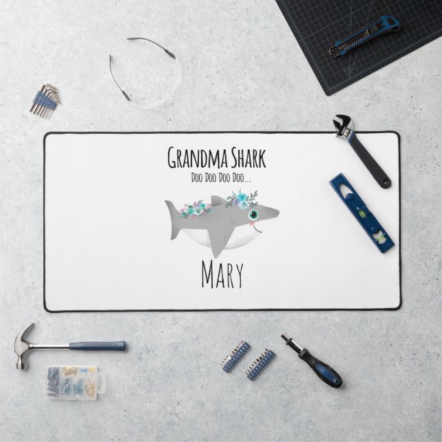 Grand-mère Requin personnalisée Doo Doo Doo (Poste de travail)
