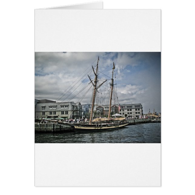 Grand navire à Halifax (Devant)