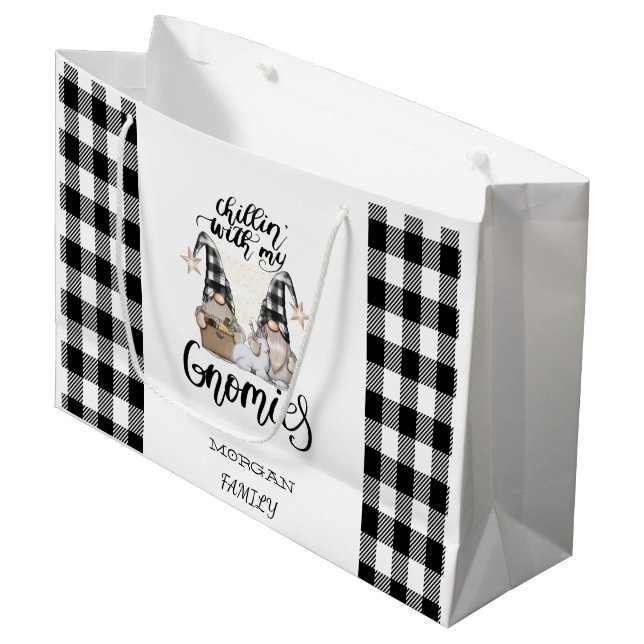 Grand Sac Cadeau Adorable mignonne Gnomes Black Buffalo Plaid (Devant Angle)