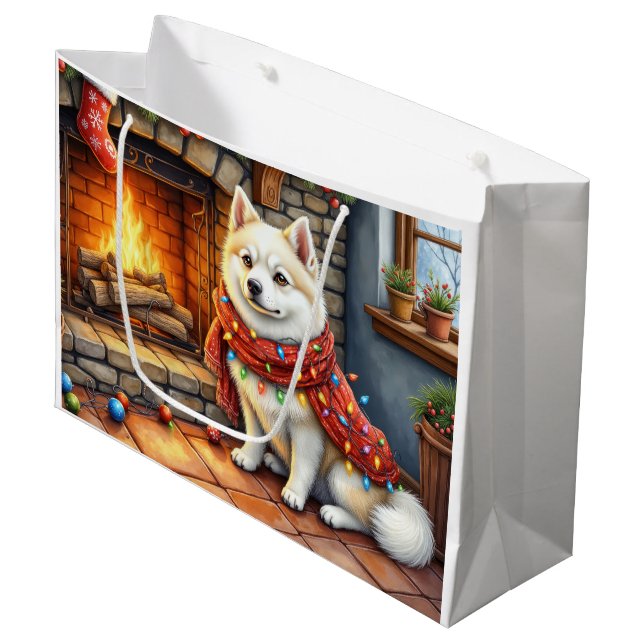 Grand Sac Cadeau American Eskimo Fireplace with Christmas Lights (Devant Angle)