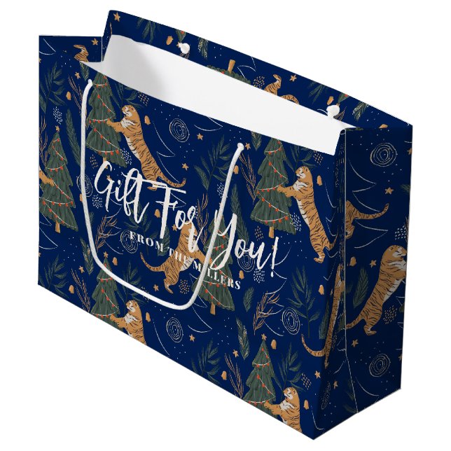 Grand Sac Cadeau Arbres de Noël & tigres arrière - plan bleu foncé (Devant Angle)
