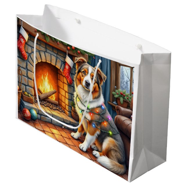 Grand Sac Cadeau Australian Shepherd Fireplace with Christmas Light (Devant Angle)