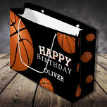 Grand Sac Cadeau Basketball Ball Sports heureux Anniversaire Nom<br><div class="desc">Basketball Ball Sports Joyeux Cadeau Anniversaire Sac avec Nom. Boules de basket avec un joyeux souhait d'anniversaire sur un arrière - plan noir. Personnalisez avec votre nom et faites un sac cadeau personnel spécial pour un garçon ou une fille qui aime le basket-ball.</div>