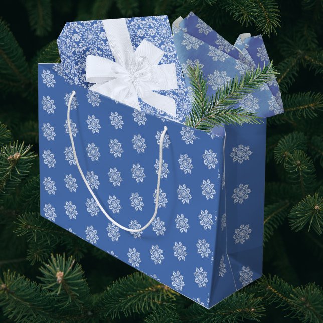 Grand Sac Cadeau Blue White Holiday Chinoiserie Snowflake  (Cheerful white snowflakes!)