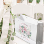Grand Sac Cadeau Bouquet floral Flower Girl rose Peony<br><div class="desc">Sac cadeau mariage personnalisé pour votre fille de fleurs. Le design présente un joli bouquet floral aquarelle de fleurs de pivoines roses et une élégante typographie manuscrite. Un côté du sac dit "Merci d'être ma fille aux fleurs" et l'autre côté a la date mariage avec le nom de la mariée...</div>