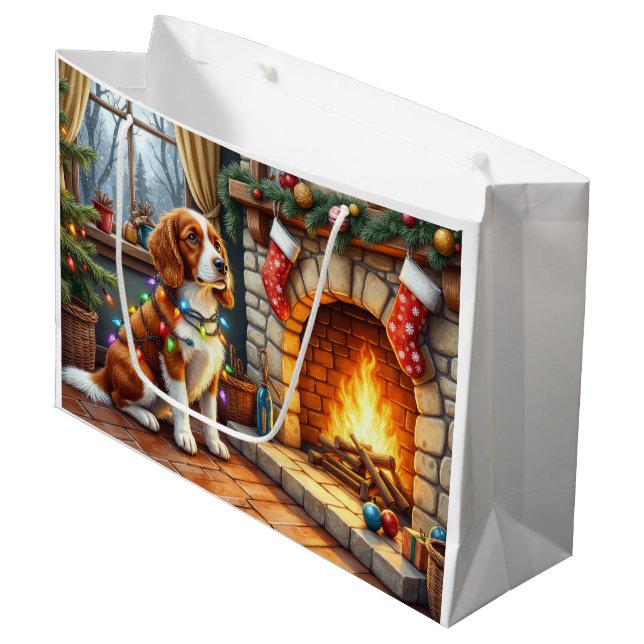 Grand Sac Cadeau Brittany Spaniel Fireplace with Christmas Lights (Devant Angle)