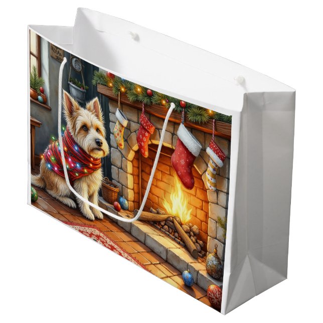 Grand Sac Cadeau Cairn Terrier Sitting Fireplace Christmas Lights (Devant Angle)