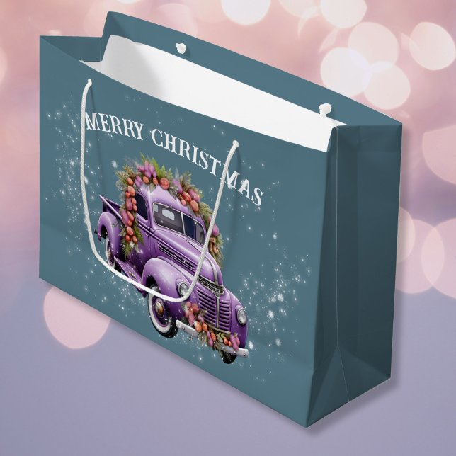Grand Sac Cadeau Camion Nostalgique violet Accueil pour Noël (Nostalgic Purple truck Home for Christmas Large Gift Bag)