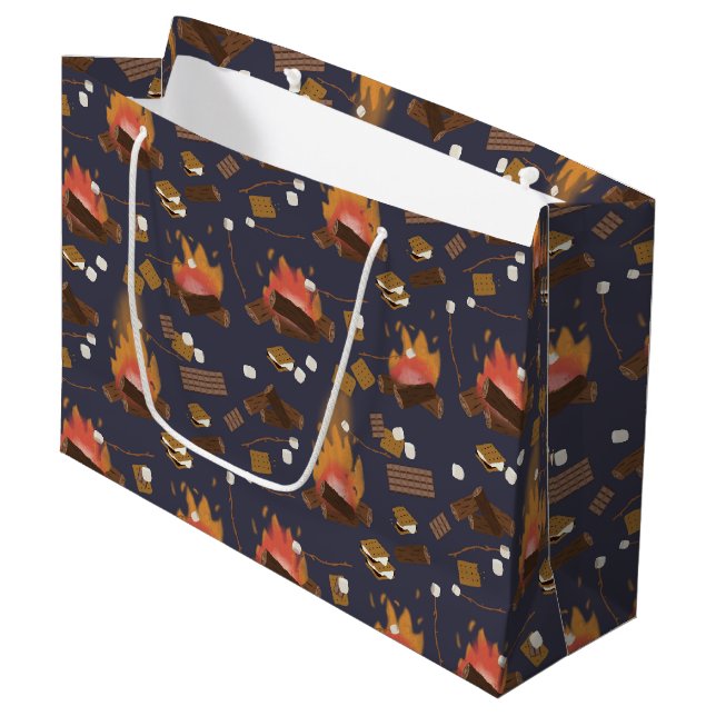 Grand Sac Cadeau Camping Fire Outdoor Adventure & Marshmallows (Devant Angle)