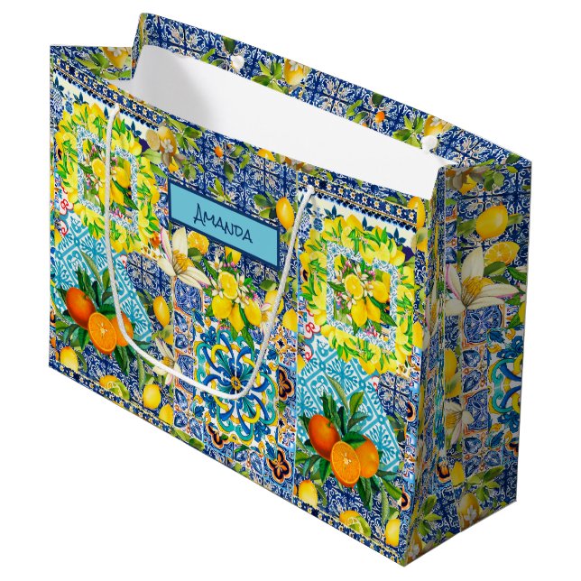 Grand Sac Cadeau Carreaux fleuris d'agrumes siciliens bleu chic (Devant Angle)