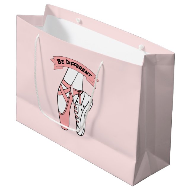 Grand Sac Cadeau Chaussures en Ballet Rose (Devant Angle)