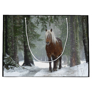 Grand Sac Cadeau Cheval Brown dans une forêt d'hiver avec chute de