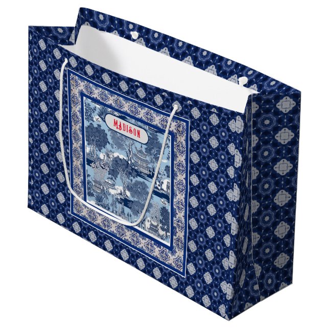 Grand Sac Cadeau Chic bleu blanc saule chinoiserie toile monogramme (Devant Angle)