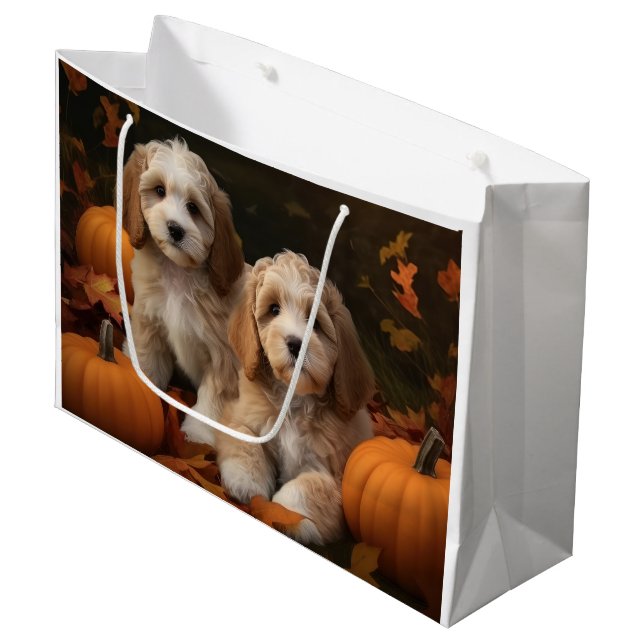 Grand Sac Cadeau Chiots Cockapoo Délice d'Automne Citrouille (Devant Angle)