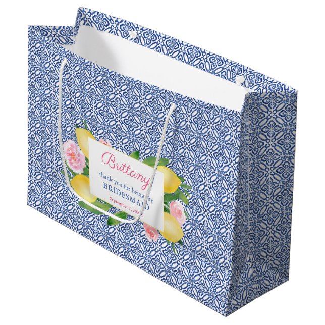 Grand Sac Cadeau Citrons Bleu Carreaux Blancs Maid Of Honor Merci (Devant Angle)